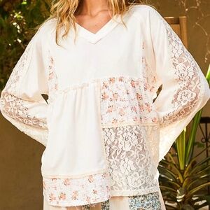 303*HOLD* NWOT POL Floral Lace Vneck Blouse